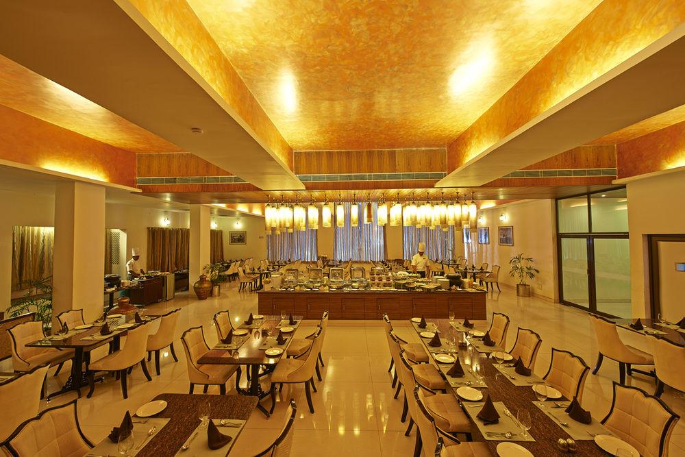 Club Mahindra Udaipur Hotel Bagian luar foto