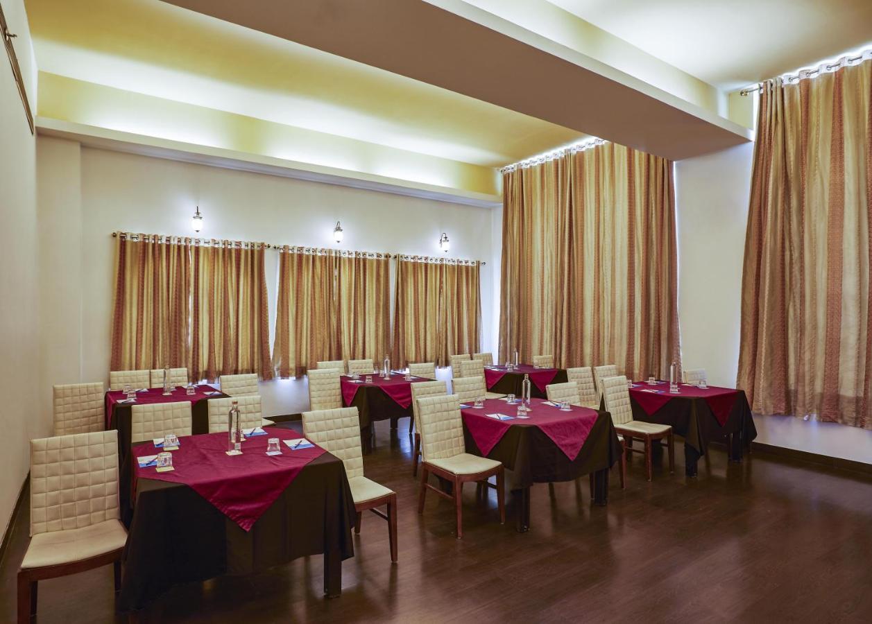 Club Mahindra Udaipur Hotel Bagian luar foto