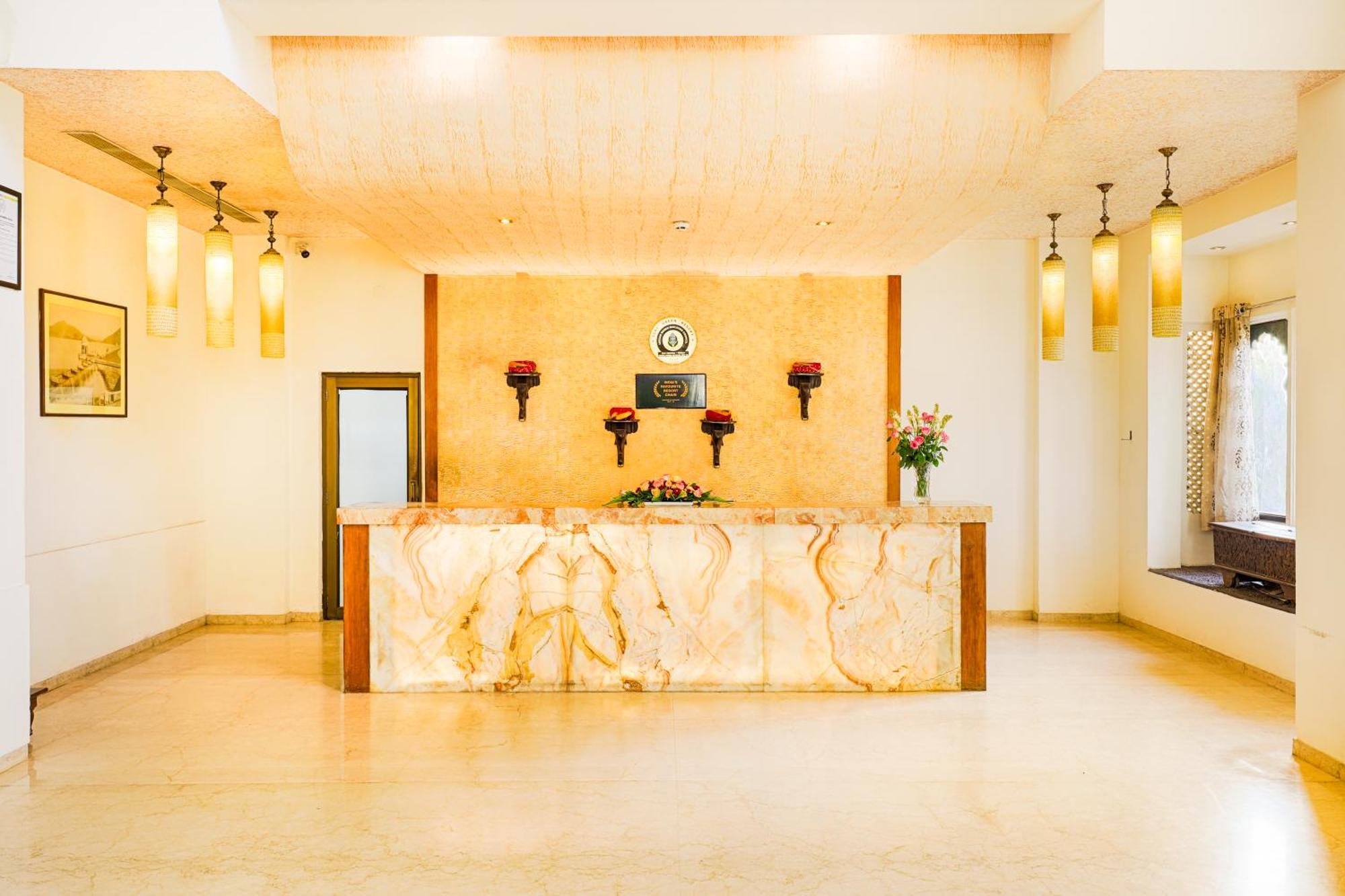 Club Mahindra Udaipur Hotel Bagian luar foto