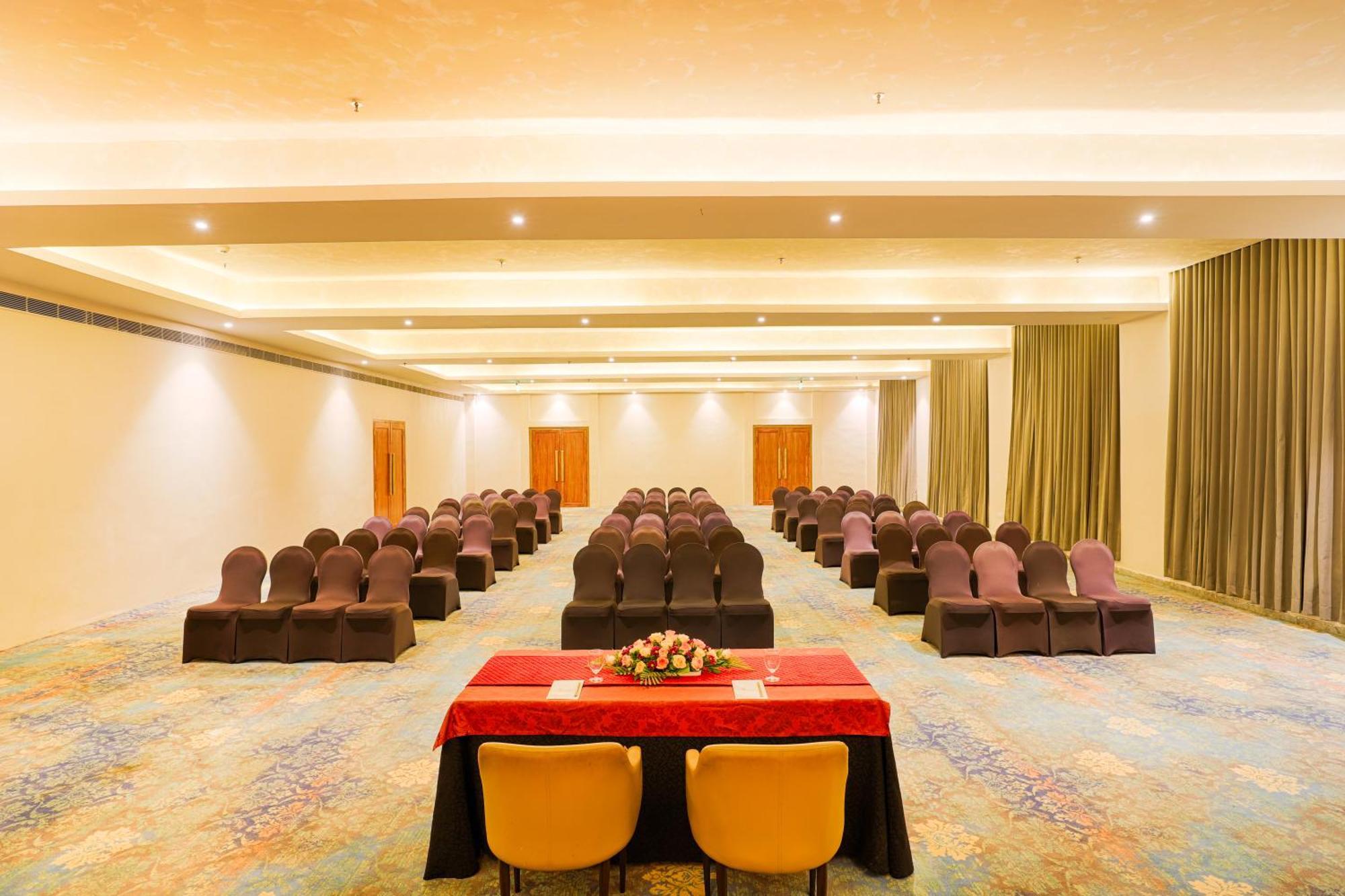 Club Mahindra Udaipur Hotel Bagian luar foto